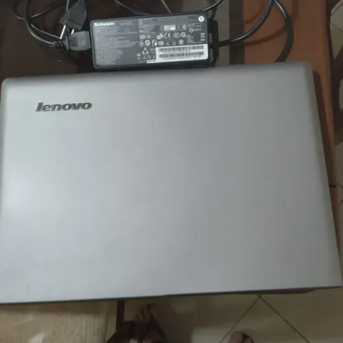 Vende-se um Notebook da Lenovo  Core I3 com 1TB de HD e 4GB de RAM