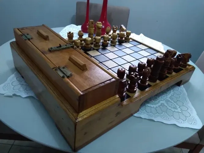 Tabuleiro de xadrez e damas de madeira ( Novo ) e completo 