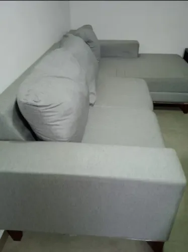 Sofa Belgrado 3 lugares cinza claro com chaise direto linho cru