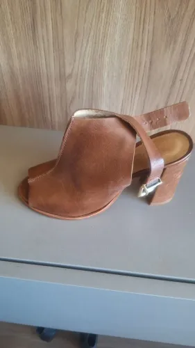 Sapatos de grife por 40 reais