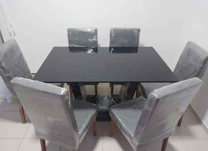 Conjunto Mesa Laqueada Preta com 6 Cadeiras P.R.O.M.O.Ç.Ã.O (Nova) 135x90