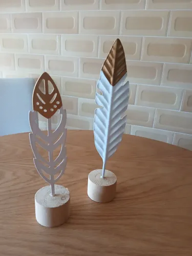 Decoração em metal e base em madeira/importado ,2 peças