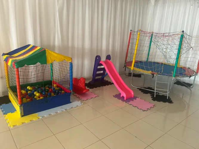 Aluguel kit de pula pula 1,80m piscina de bolinha escorrega é cavalinho