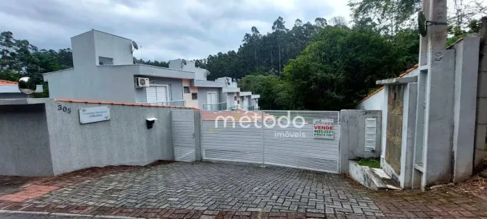 Casa com 3 dormitórios para alugar, 106 m² por R$ 3.216,33/mês - Ipiranga - Guararema/SP