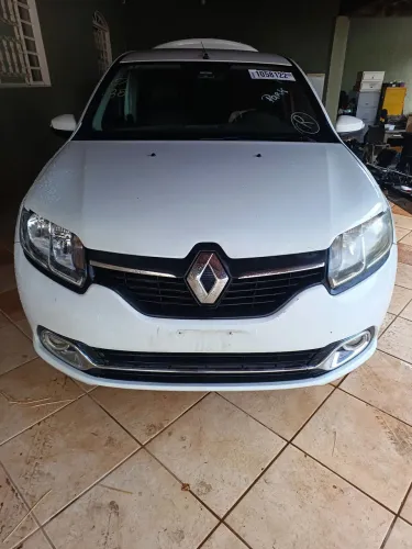 Renault Logan 1.6 8v 2015 - Sucata para retirada de peças. 