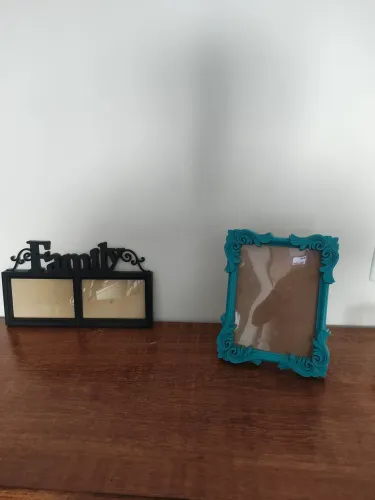 Vendo dois Portas Retratos lindos. R$ 15,00 os dois faço R$ 20,0 