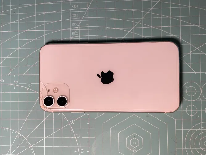 iPhone 11 128gb, Frente e trás quebrado.