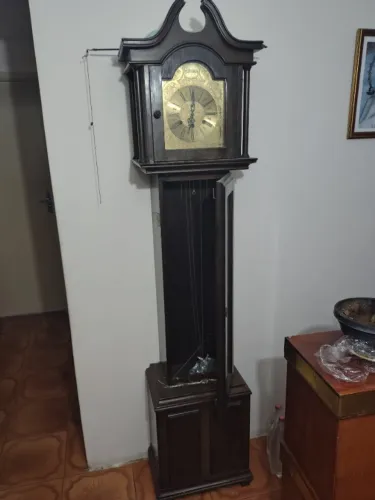 Relógio de Pedestal "TEMPUS FUGIT"