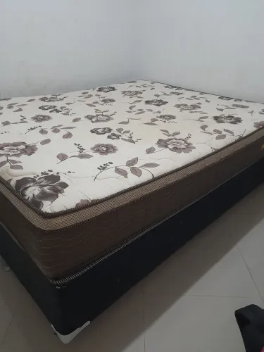 Cama box Queen  semi nova