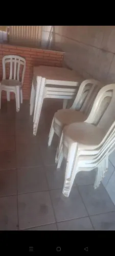 Jogo de mesa e cadeiras
