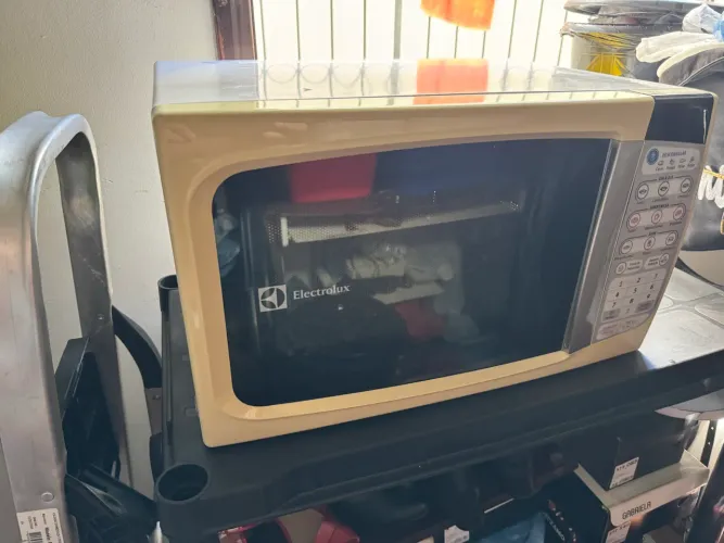 Micro-ondas Electrolux 20L 127V - Funcionando