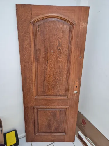 Porta madeira maciça 1,95m x 79,5cm