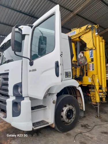Caminhao munck VW 250 munck PHD mod. 40.000