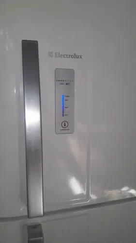 Geladeira semi nova frostfree 