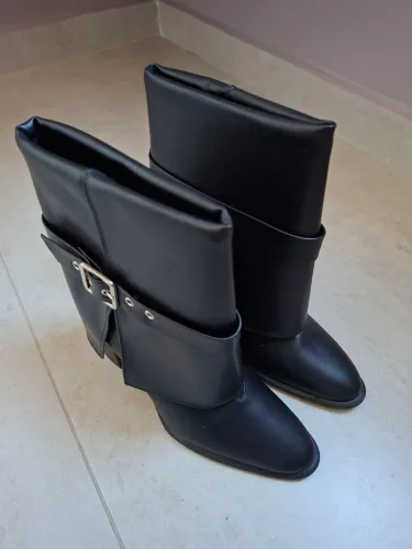 Comprada no impulso fashion e ficou vivendo uma carreira solo no closet ?
