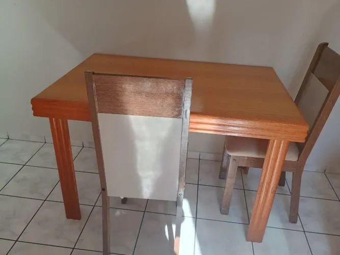 Mesa de cozinha Madeira - Usada Excelente Conservação