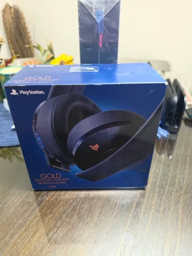Headset Gold Ps4 500 million Limited edition lacrado