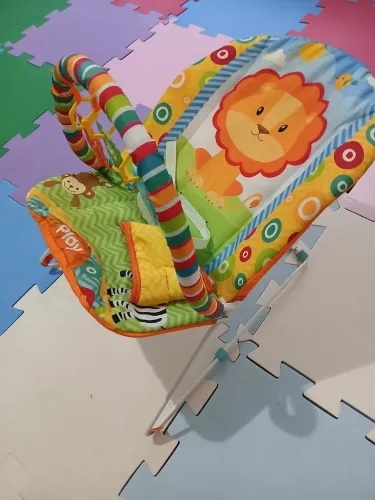 Cadeira de bebê para descanso musical ótimo estado de conservação
