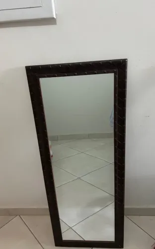 Espelho com moldura em madeira 126cm x 48cm