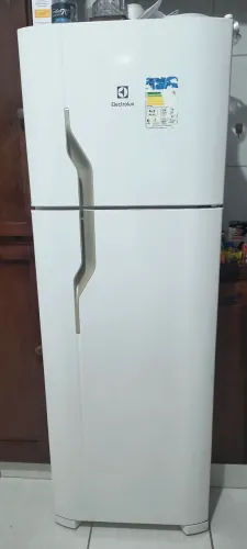 GELADEIRA ELETROLUX 276L