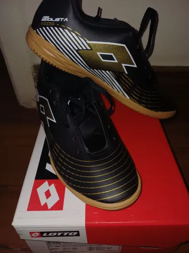 Chuteira Lotto indoor preto/ouro tamanho 37