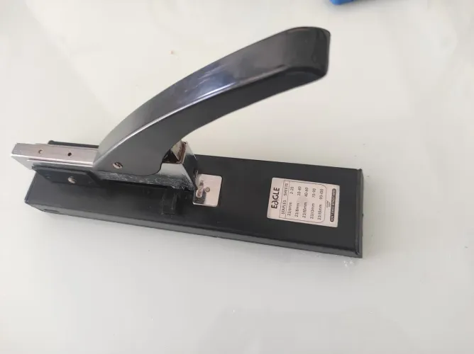 Grampeador reforçado profissional