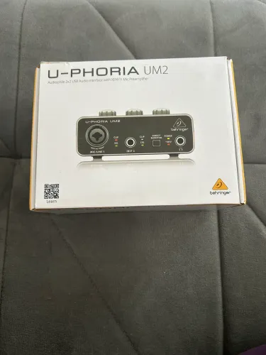 Behringer U-Phoria UM2