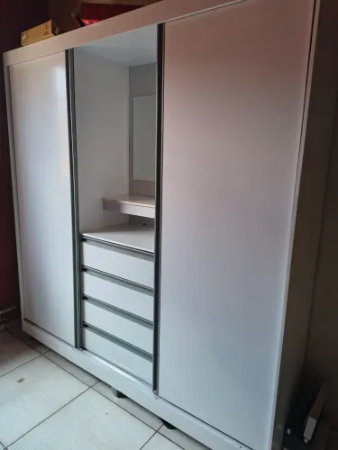 Guarda-roupa de casal capelinha