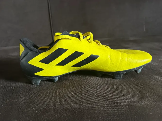 chuteira adidas