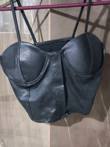 Cropped preto estilo corset/bustier
