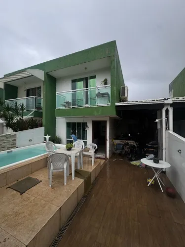 CASA EM CONDOMÍNIO 3 banheiros 2 quartos marilea