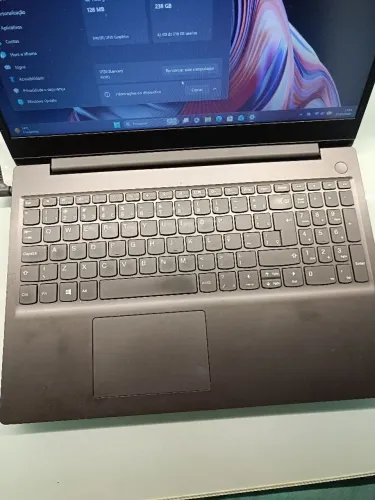 Lenovo V15 G1 Processador I3 10a geração 8Gb RAM SSD 256GB