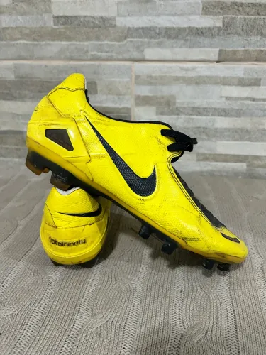 Chuteira rara Nike total 90 laser 4