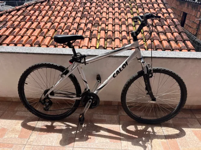 ? BICICLETA CALOI SPORT CONFORT ARO 26 - CÂMBIO SHIMANO