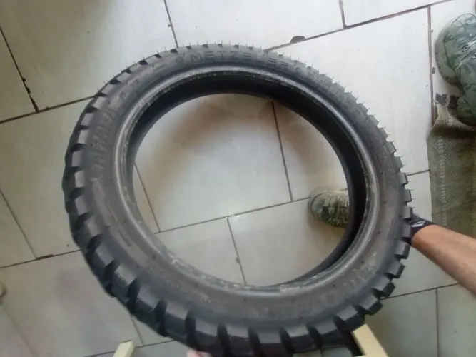 Pneu traseiro
