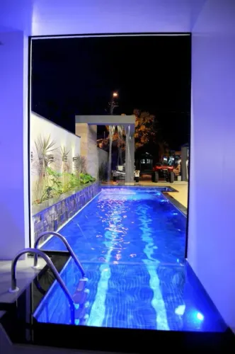 Casa à venda - 250m² - 4 quartos - 5 banheiros - 4 vagas de garagem - Rifaina - SP