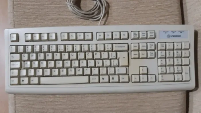 Teclado para computador R$20,00