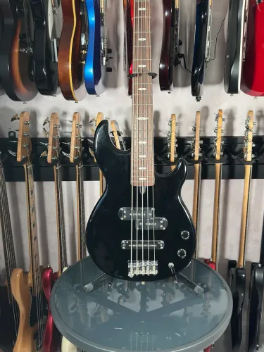 Contra baixo Yamaha BB425