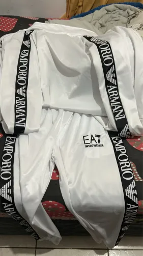 Vendo conjunto novo da EA7 e mais um par de tênis de brinde 