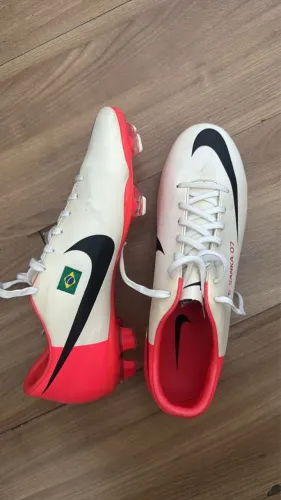 Chuteira Mercurial Victory III 