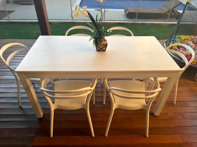 Mesa Tok&Stok Madeira + 6 Cadeiras Thonix - R$ 1.199