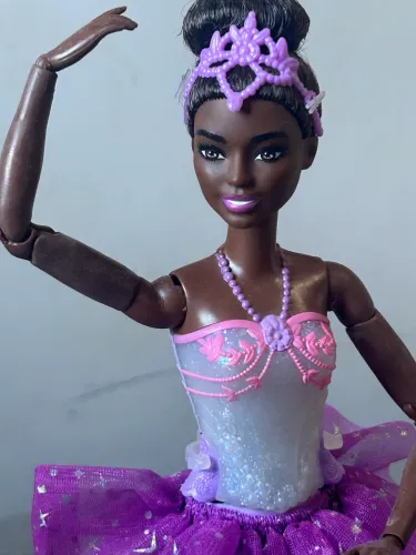 Boneca Barbie bailarina luzes brilhantes