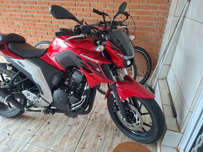 Fazer 250 Vermelha Cereja Flex