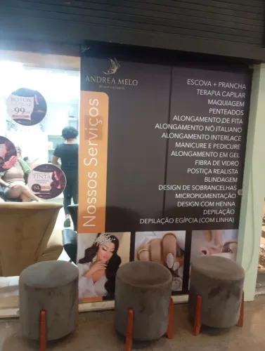 Precisa -se de manicure com urgência