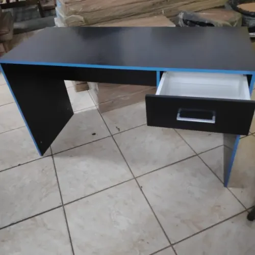 MESA ESCRITÓRIO AZUL. LERR ANUNCIO