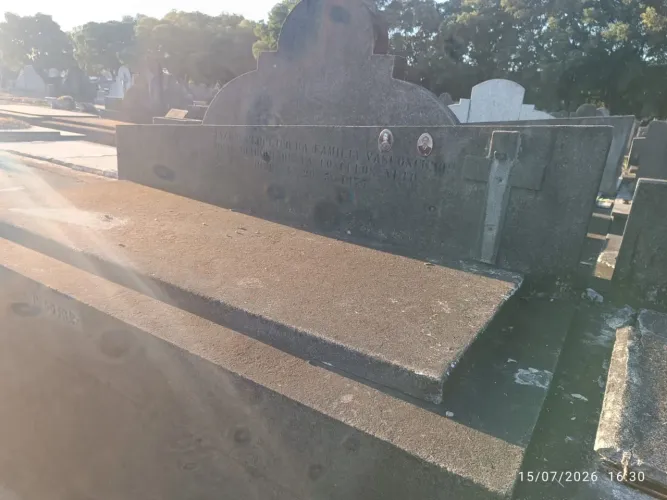 Jazigo Cemitério São Francisco Xavier ( Caju)
