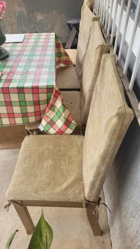 MESA DE MADEIRA C/ 4 CADEIRAS