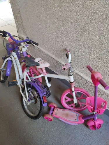 3 bicicleta e 1 patinete infantil