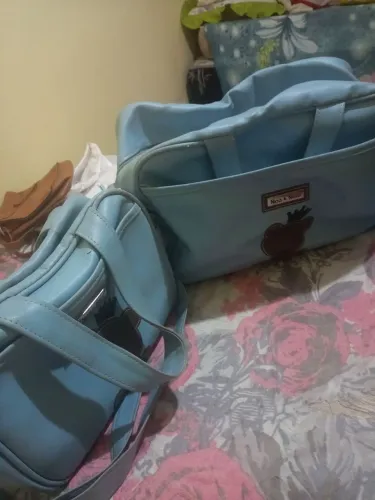 Vendo bolsas de bebê térmica, poucas marcas de uso