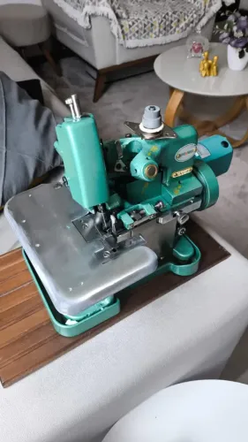 Máquina de costura OVERLOQUE
